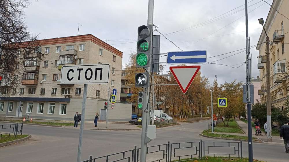 Новый светофор появился на пересечении проспекта Ильича и улицы Ватутина в Автозаводском районе