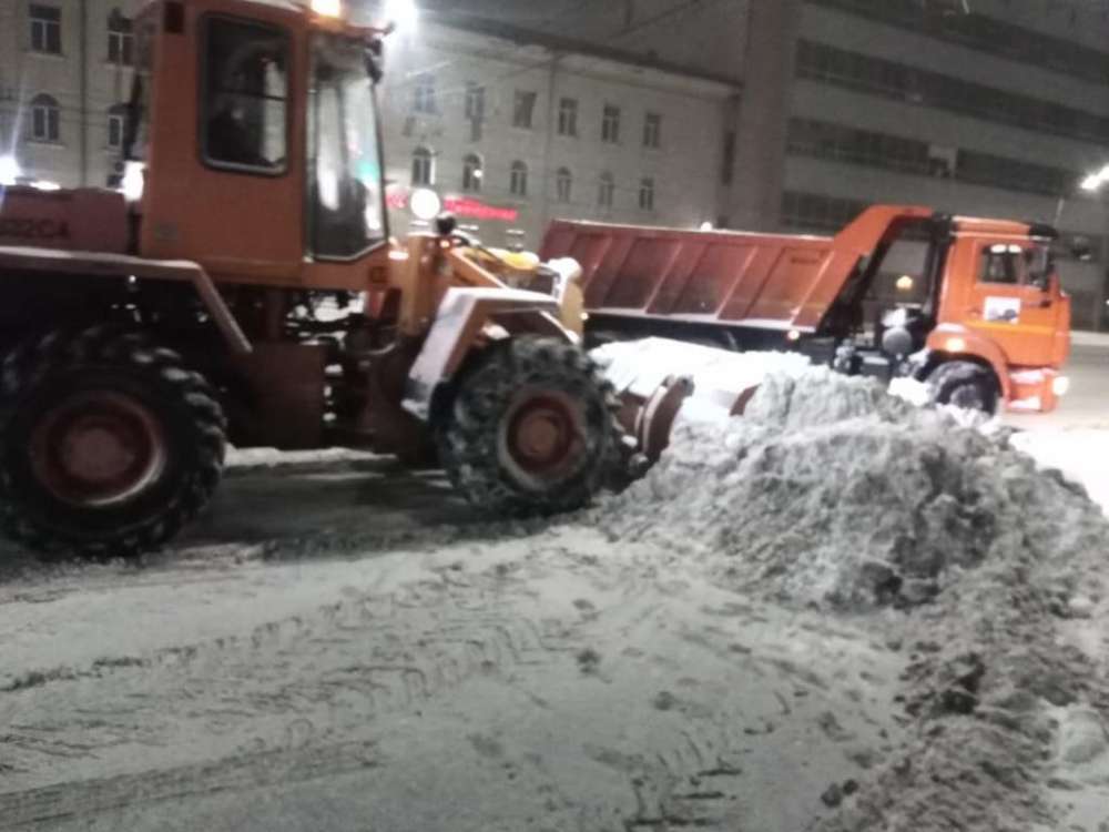 Городские службы вывели на дороги Нижнего Новгорода 103 единицы техники во время снегопада