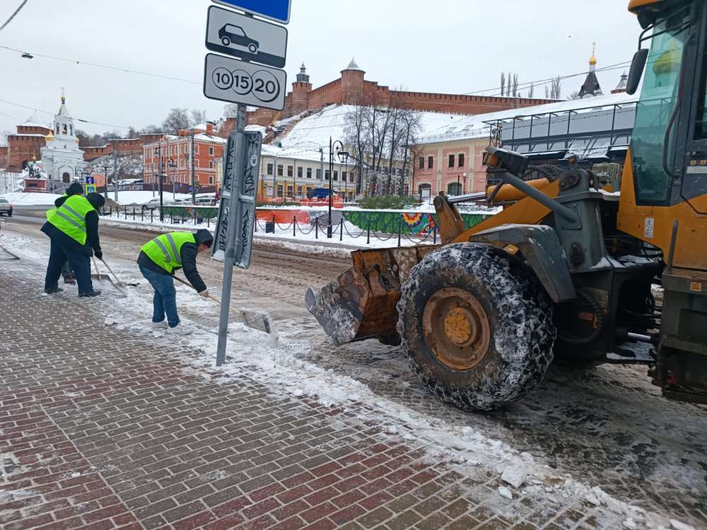  Почти 400 единиц техники и более 900 дорожных рабочих задействованы в устранении последствий снегопада в Нижнем Новгороде 