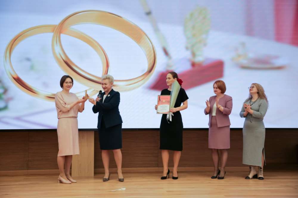 Лучших ведущих официальной церемонии бракосочетания определили в Нижегородской области