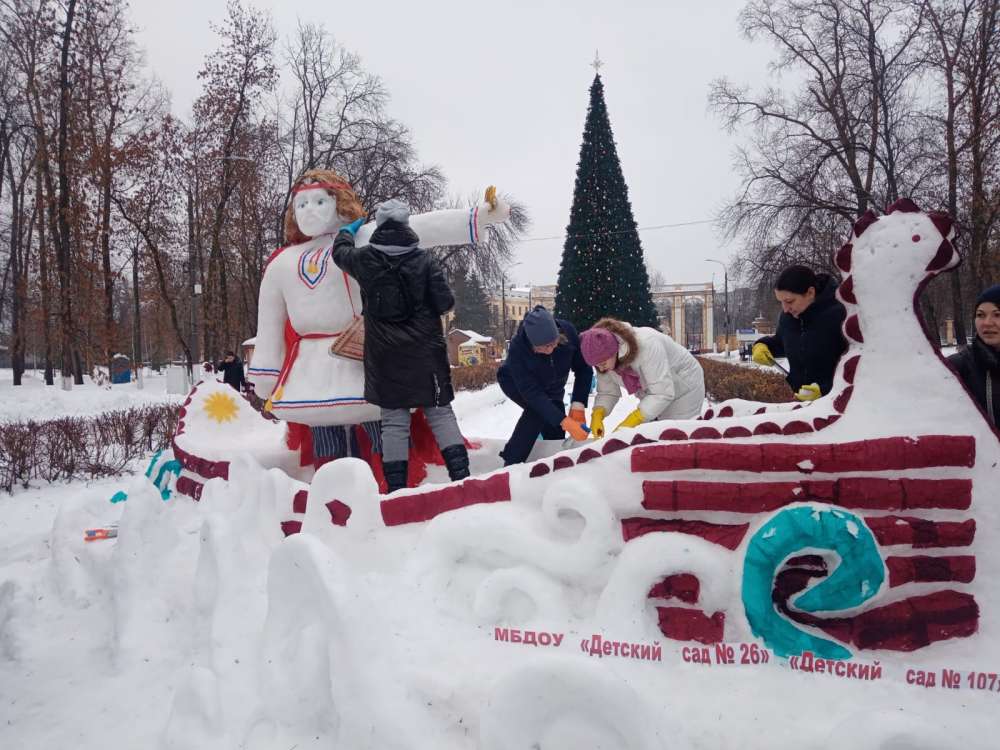 Фестиваль снежных скульптур и арт-объектов стартовал в Автозаводском парке