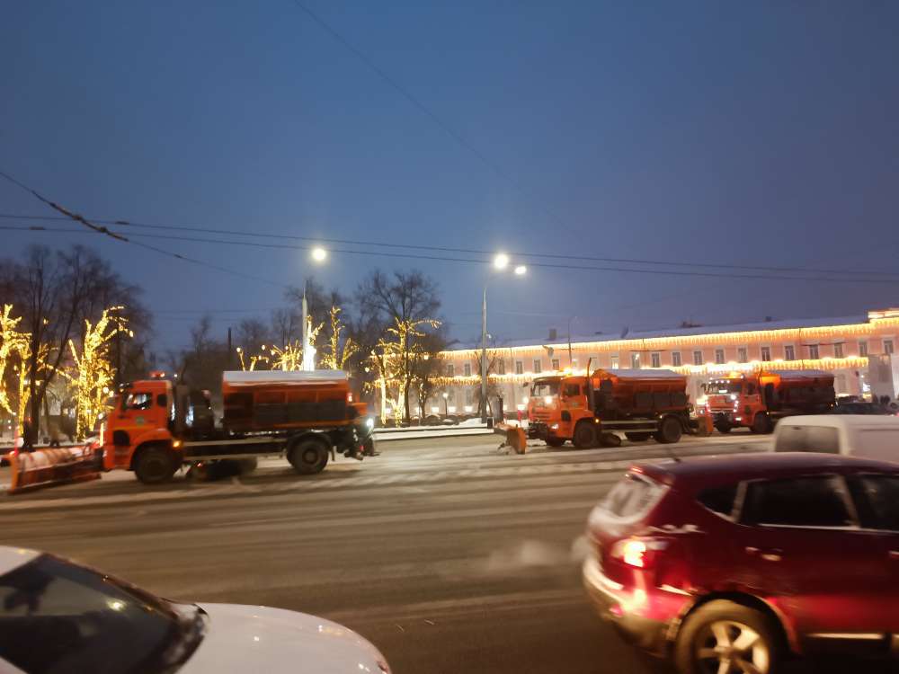 Более 600 единиц техники и около 5 тысяч рабочих задействованы в уборке снега в Нижнем Новгороде