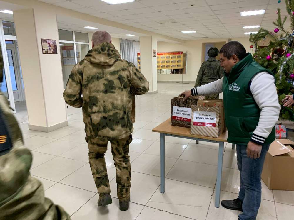 Центр поддержки мобилизованных нижегородцев и их семей передал военнослужащим партию новогодних посыло