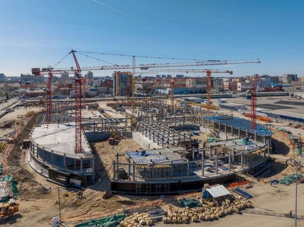 Работы по бетонированию перекрытий ведутся на стройплощадке ледовой арены в Нижнем Новгороде