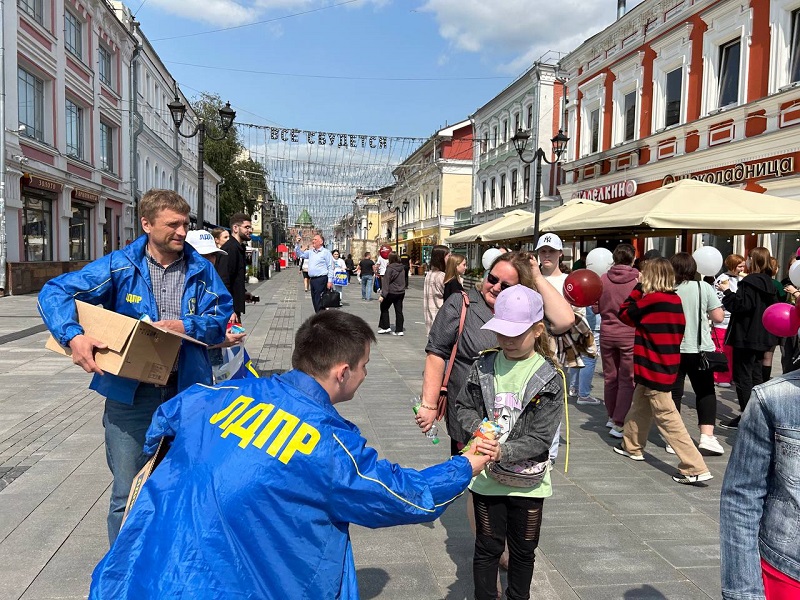 Масштабная раздача мороженого от ЛДПР прошла в центре Нижнего Новгорода
