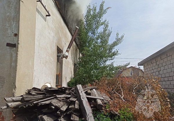 Нежилое здание загорелось в Выксе днем 13 июня