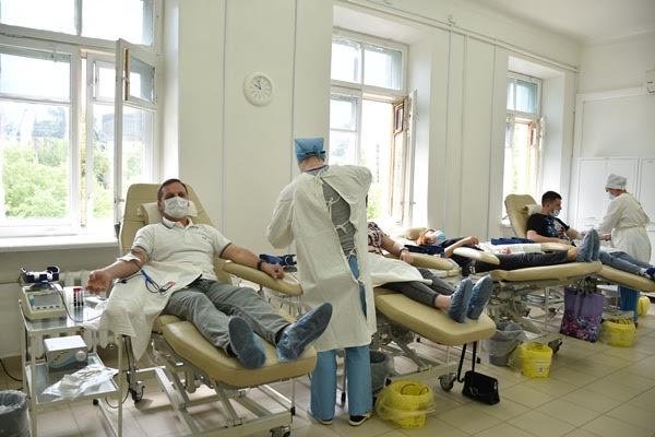Депутаты дзержинской Думы приняли участие в акции по сдаче донорской крови