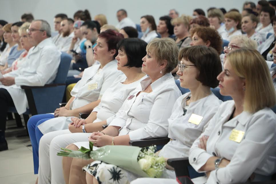 Почти 100 сотрудников больницы им. Семашко в Нижнем Новгороде отмечены ведомственными наградами