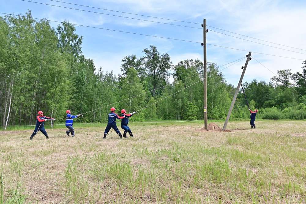 Межведомственные межрегиональные учения по устранению аварий на электросетях проходят в Володарском районе