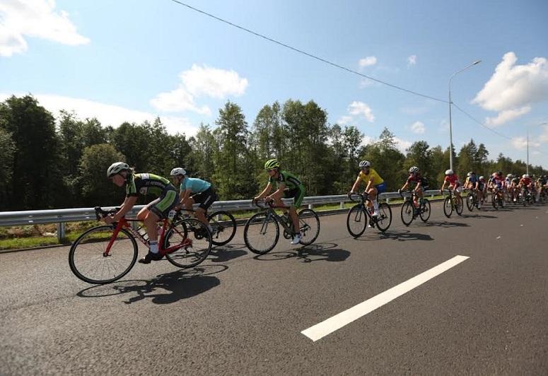 Российские велогонщицы проехали по 4 этапу трассы М-12 от Мурома до Арзамаса