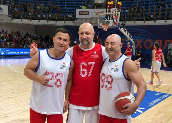 Александр Вайнберг принял участие в благотворительном баскетбольном матче Шаг вместе