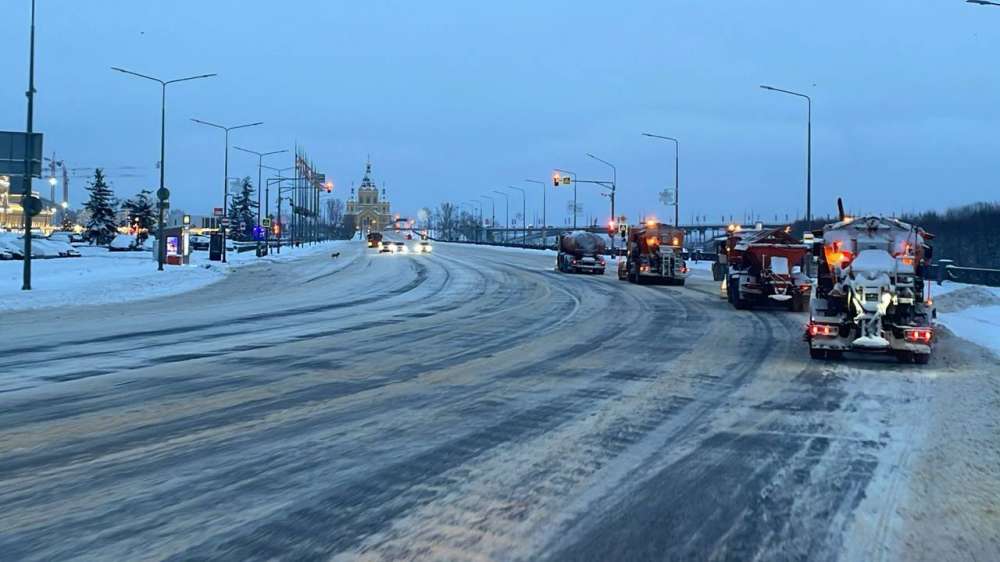 Нижегородские дорожники устраняют последствия серьезного снегопада