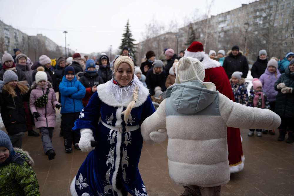 Жители Ленинского района отпраздновали Новый год на благоустроенных площадках