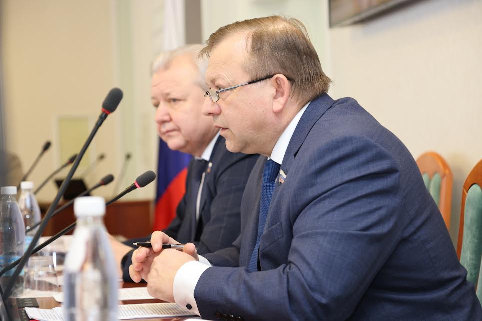 Кадровый дефицит промпредприятий обсудили на заседании комитета по экономике ЗСНО