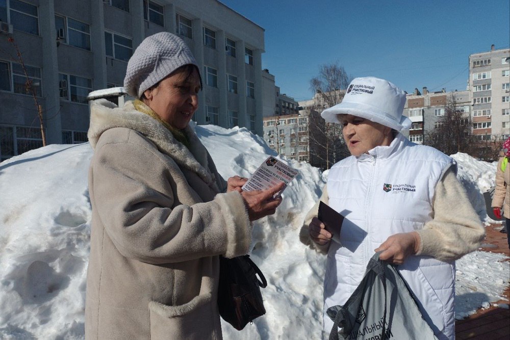 Социальные участковые консультируют жителей Нижнего Новгорода о проекте ФКГС