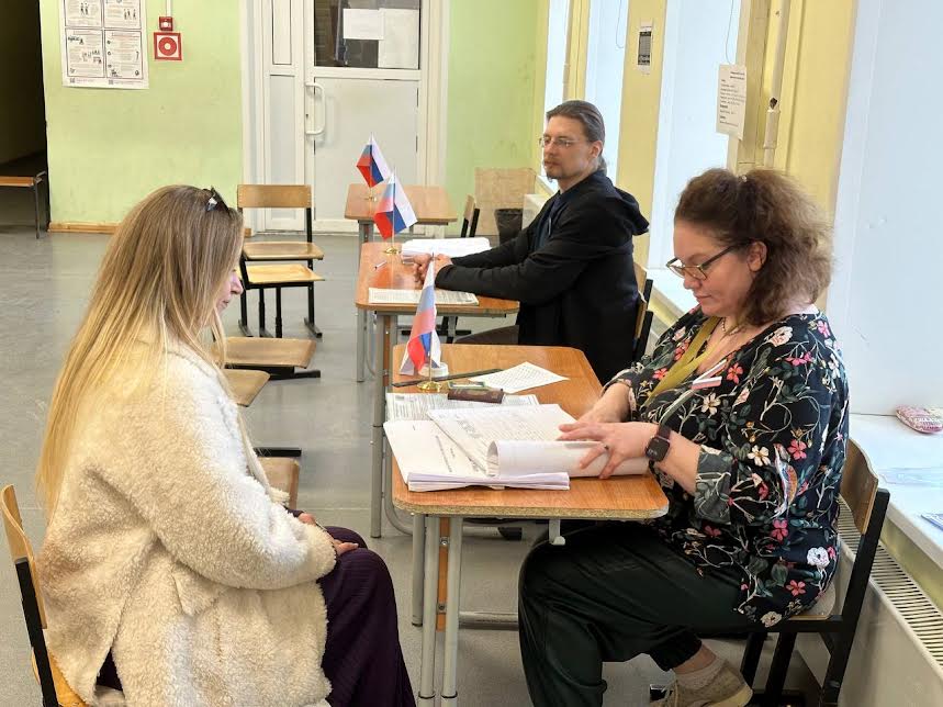 Председатель облизбиркома Маргарита Красилевская проголосовала при помощи "Мобильного избирателя"