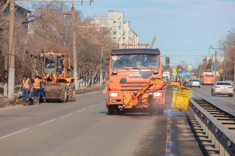  Дорожные и коммунальные службы приводят Нижний Новгород в порядок  круглосуточно 
