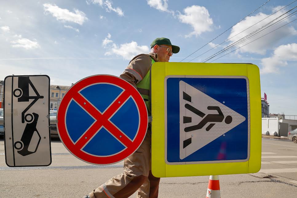 Замена почти 2800 дорожных знаков пройдет в 2024 году в Нижнем Новгороде 