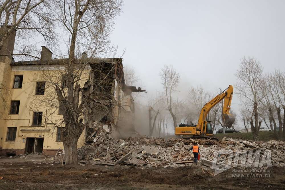 Аварийный дом сносят на улице Керченской в Нижнем Новгороде