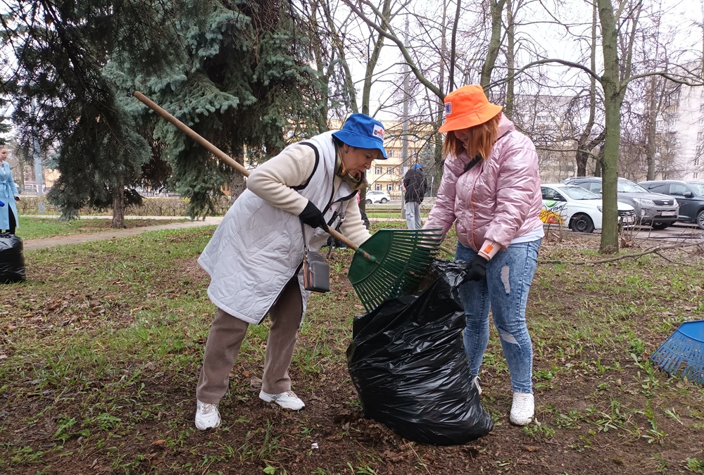 Социальные участковые проводят месячник очистки городов от мусора 