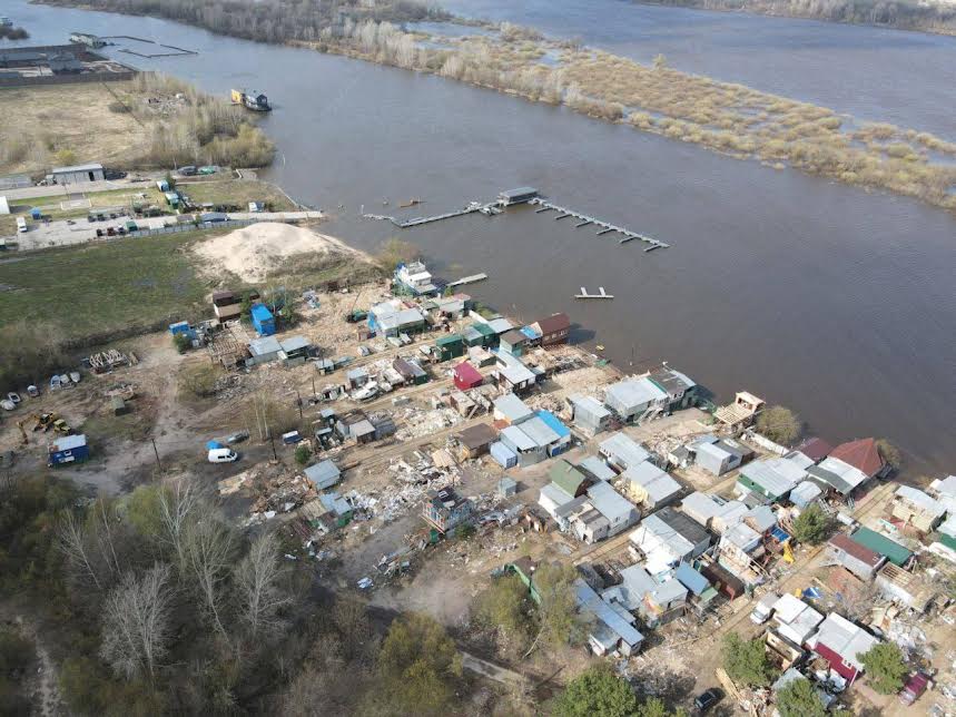 Незаконные объекты канализации выявлены на бывшей территории лодочной станции 