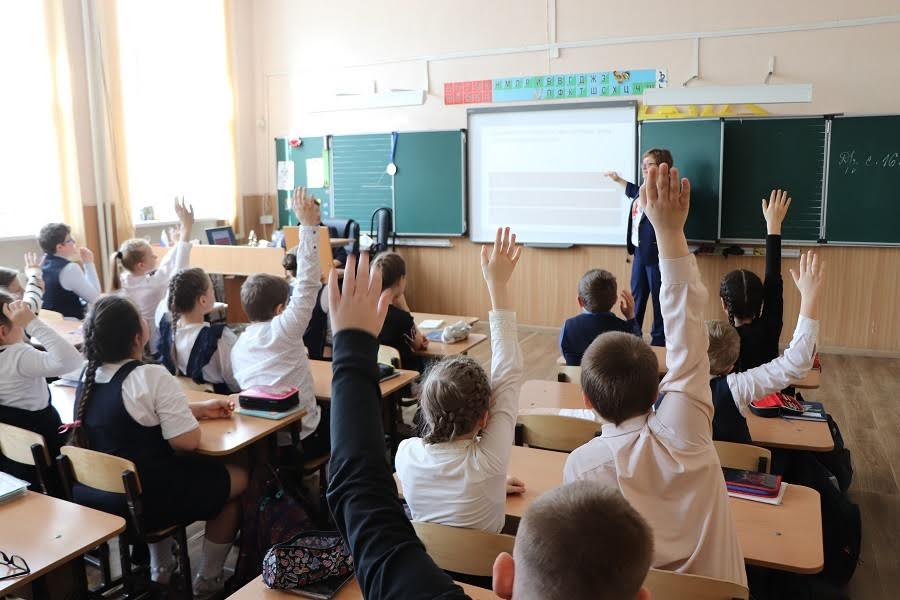 Нижегородский филиал "Т Плюс" провел урок энергобезопасности в дзержинской школе №1