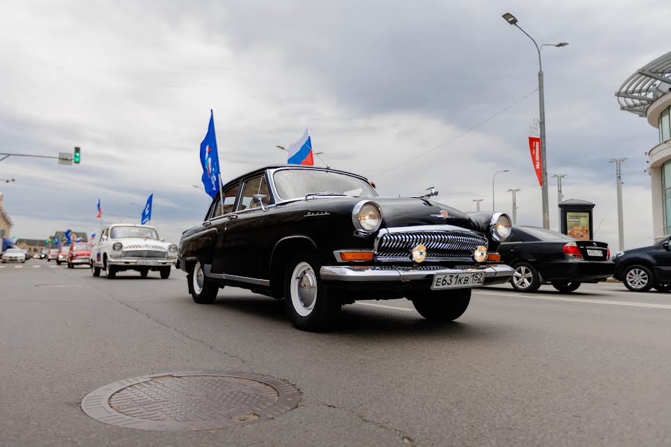 В Нижнем Новгороде прошел "Автопробег Победы", который возглавили легендарные ГАЗ-М-20 "Победа"