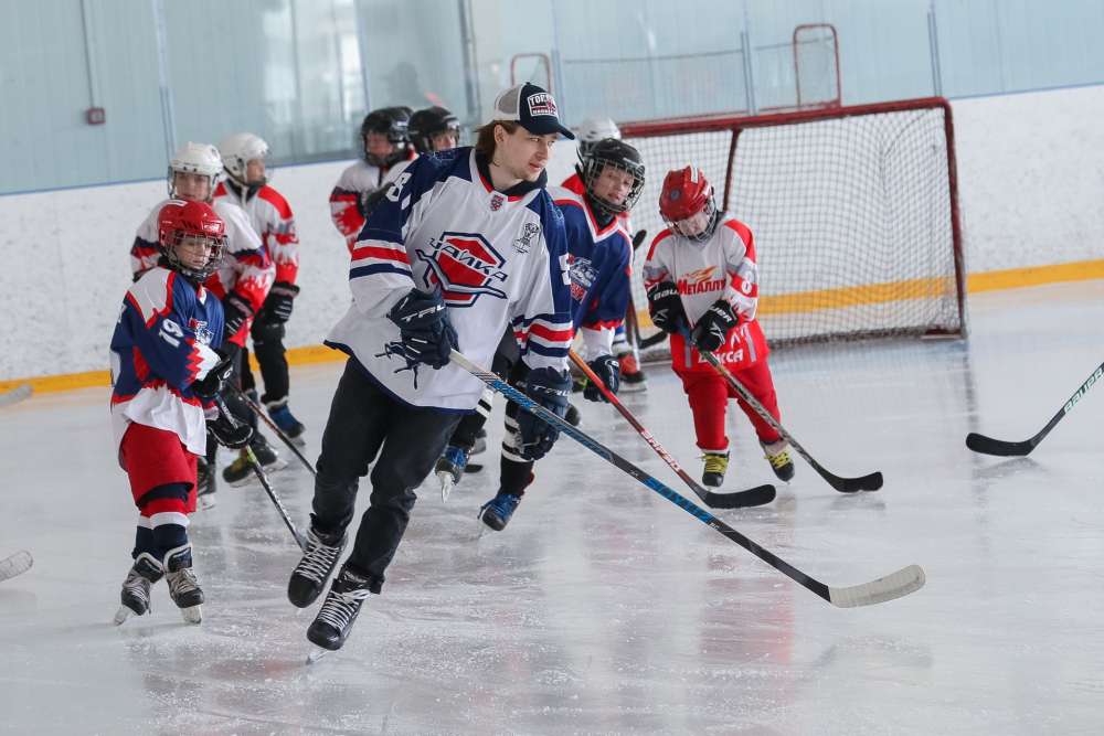 Более 50 юных хоккеистов побывали на мастер-классах с игроками 