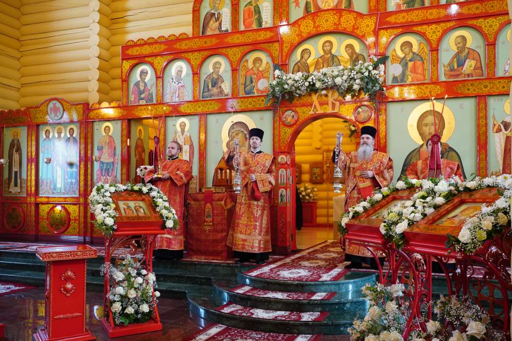 Уникальный храм с иконостасом в стиле хохломы открыли в Нижнем Новгороде
