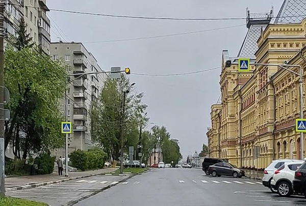 Желтые мигающие светофоры установили на улице Совнаркомовской