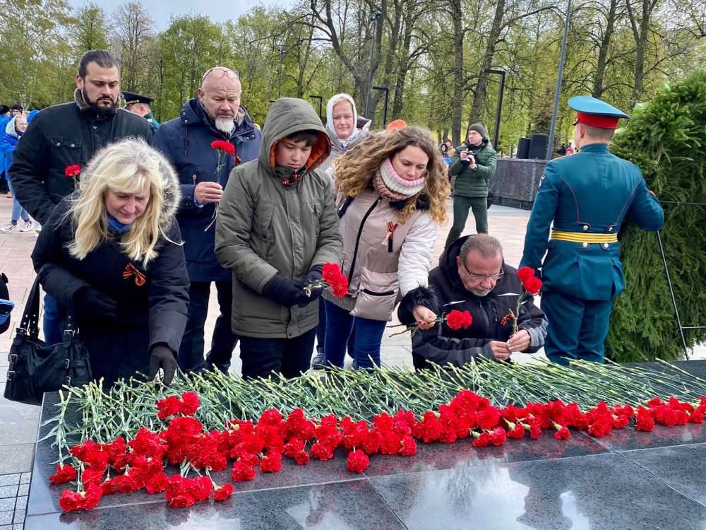 Переехавшие в Нижегородскую область иностранцы приняли участие в праздновании Дня Победы
