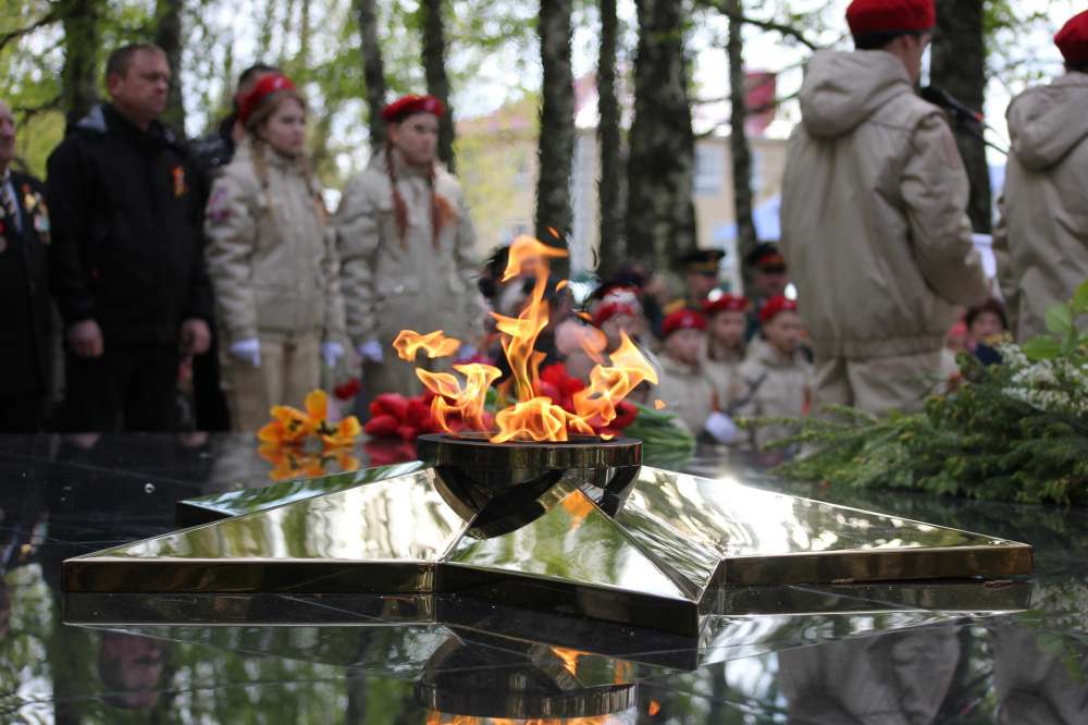 "Вечный огонь" впервые зажгли на двух мемориальных комплексах в Арзамасе