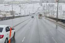 Дорожники уделяют особое внимание обработке мостов Нижнего Новгорода от гололёда