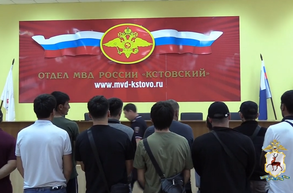 Экзамен для мигрантов предложили дополнить нормами общения с россиянками