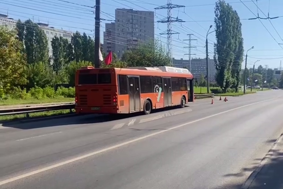 Автобус сбил пожилого велосипедиста на улице Красных Зорь