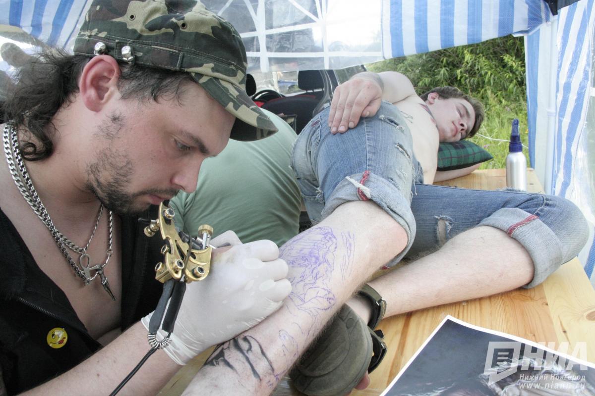 Врач объяснила, почему подросткам нельзя делать татуировки