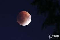 Фотограф запечатлел кровавую Луну над Нижним Новгородом