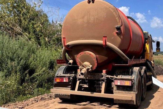 Черный ассенизатор слил отходы на благоустроенный пляж в Воротынце