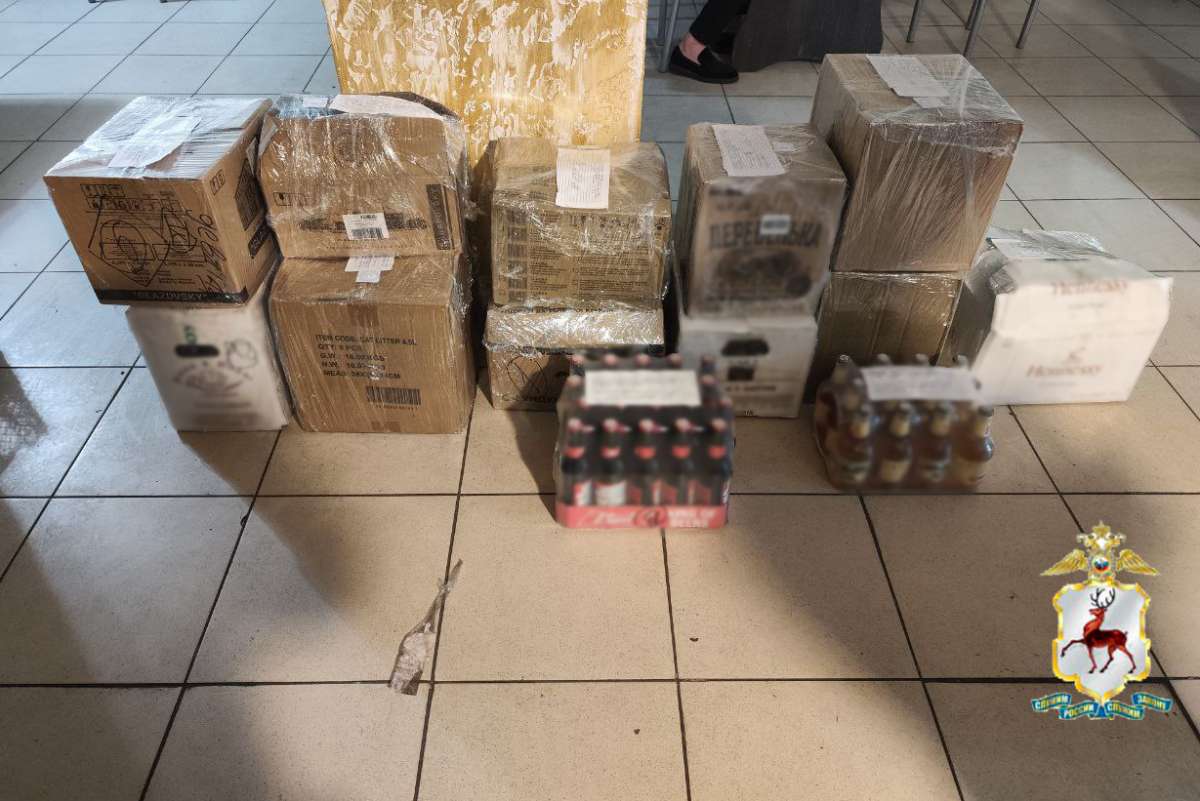 Полицейские изъяли в Бору более 100 литров нелегального алкоголя