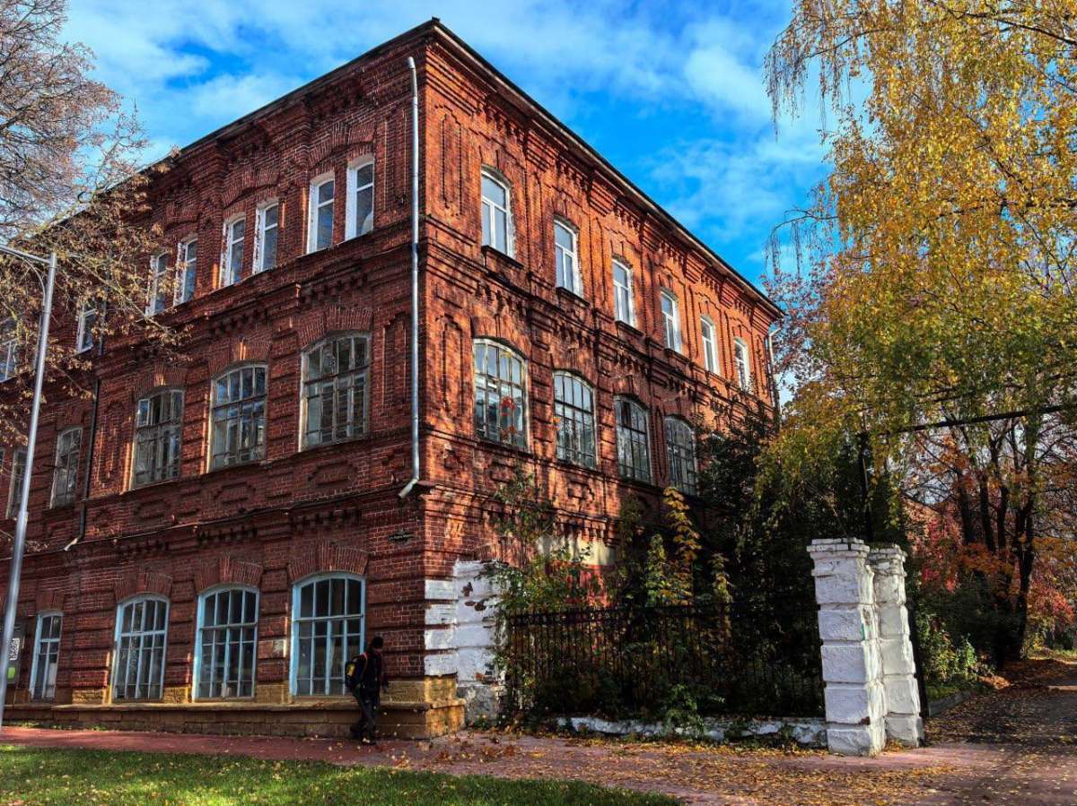 Здание бывшего ремесленного училища в Арзамасе ищет нового владельца