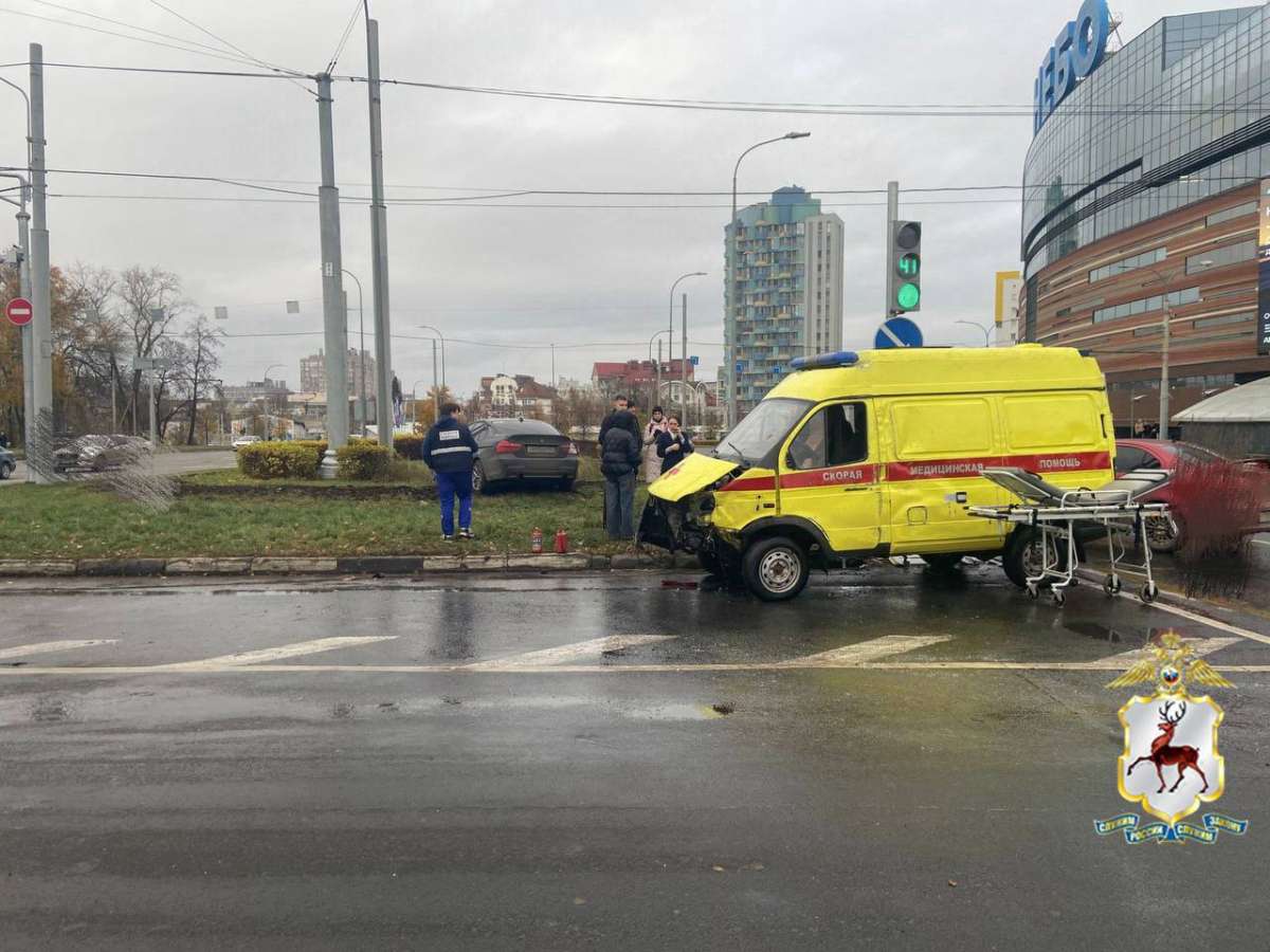 BMW протаранил реанимобиль — появились подробности ДТП со скорой на Лядова