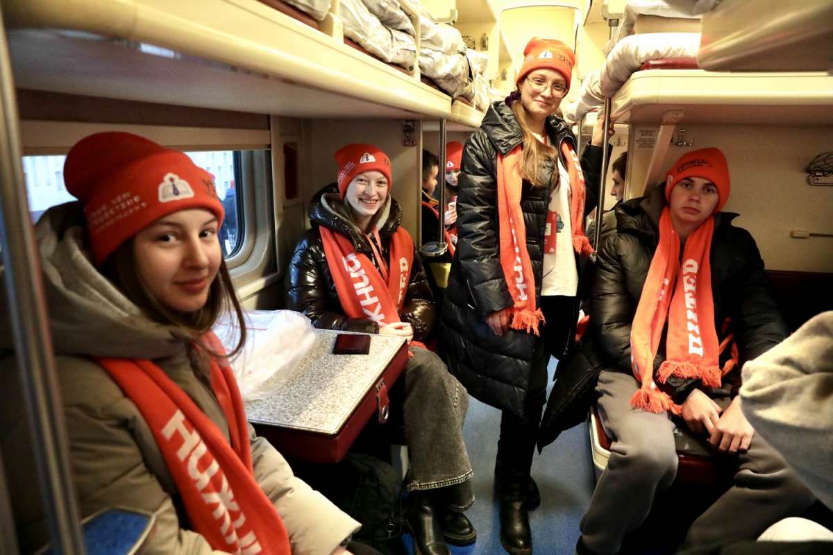 500 нижегородских ребят отправились знакомиться с историей Санкт-Петербурга