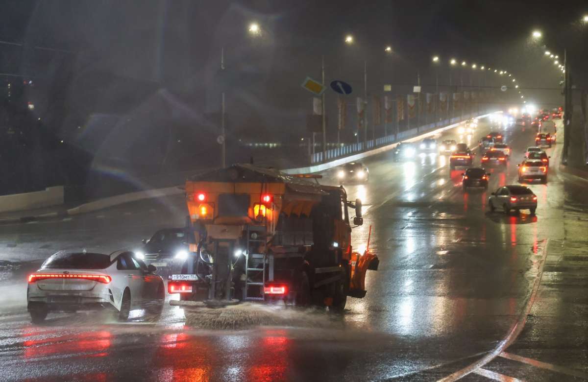 Дорожные службы Нижнего Новгорода работают 24/7 из-за температурных качелей