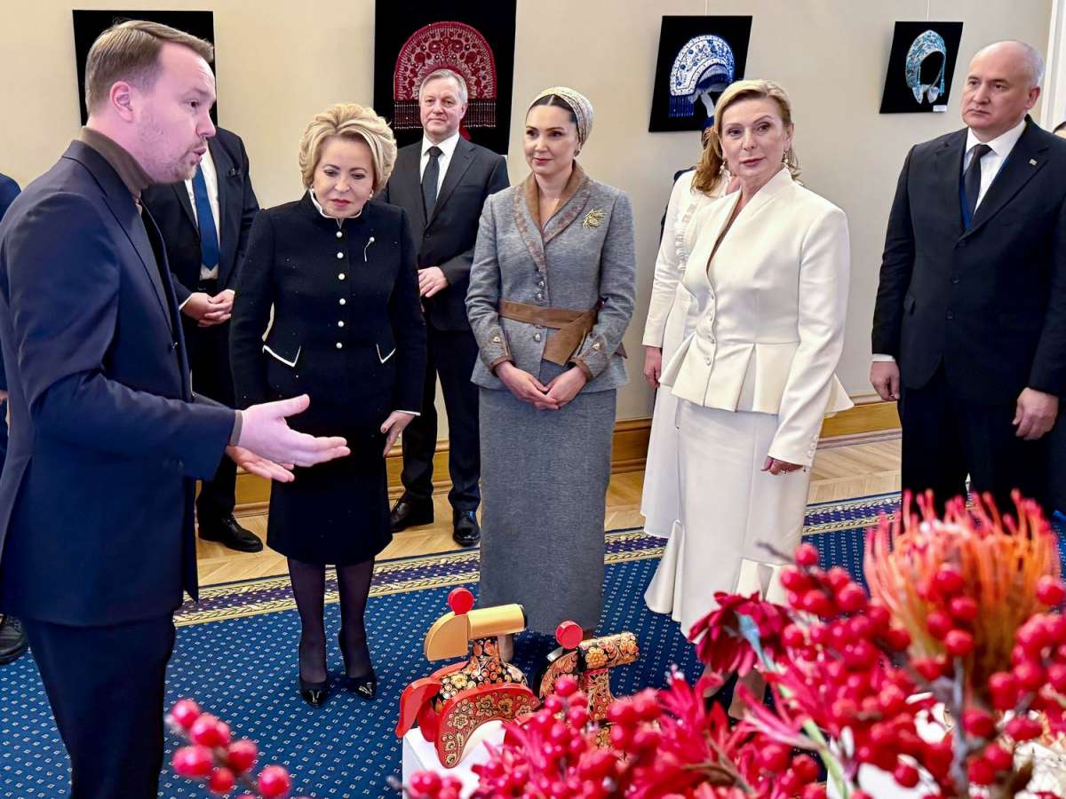 Валентине Матвиенко представили нижегородскую Хохлому