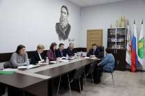 Гнеушев провел заседание по поддержке участников СВО в Володарском округе