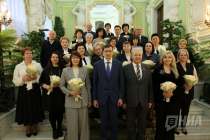 23 государственных и муниципальных служащих наградили в Нижегородской области