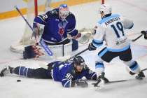 Торпедо прервало победную серию, уступив Сибири в концовке матча