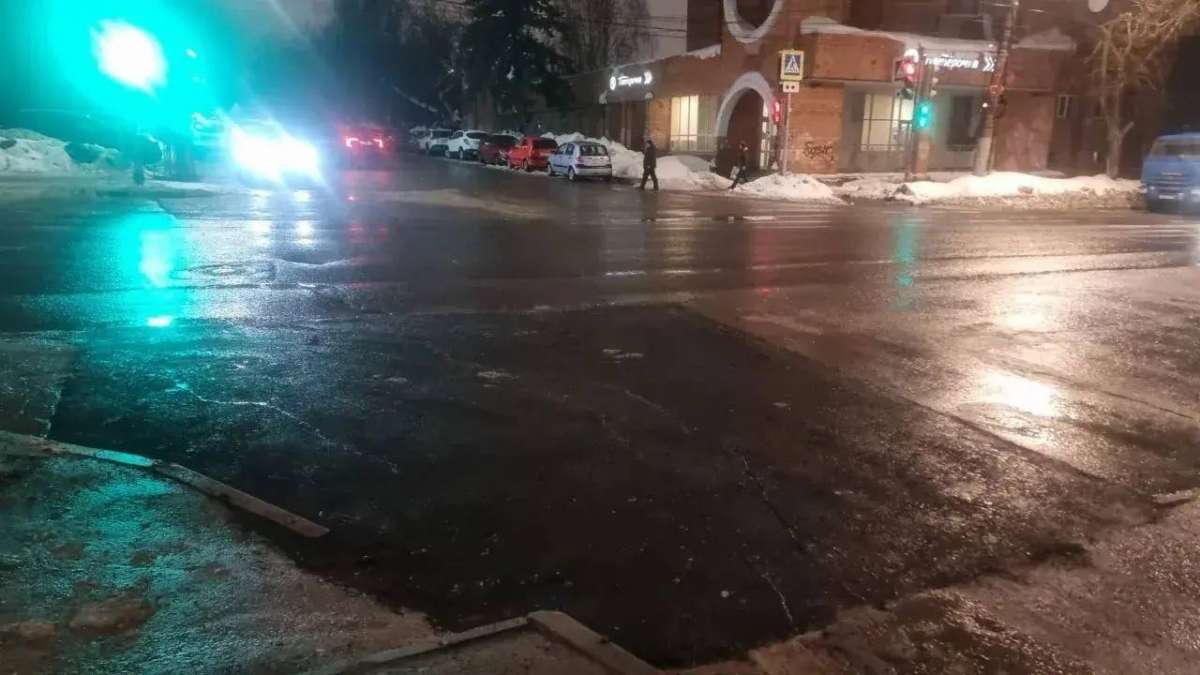 Движение на улице Ванеева восстановили после ремонта теплосети