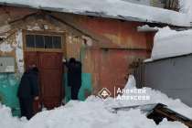 Козырек подъезда рухнул из-за снега в Дзержинске: пострадала женщина