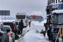 Фура встала на Городецкой дамбе: очевидцы сообщают о гигантской пробке